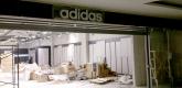 Вывеска Adidas. Томск