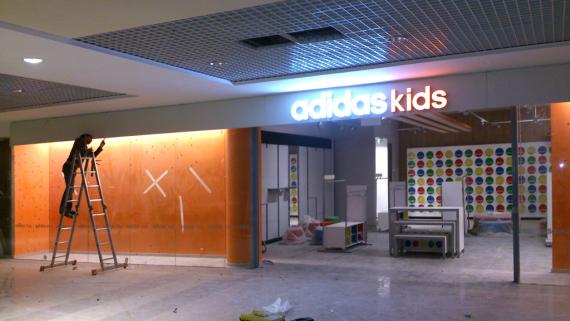 Объемные световые буквы Adidas Kids. Томск