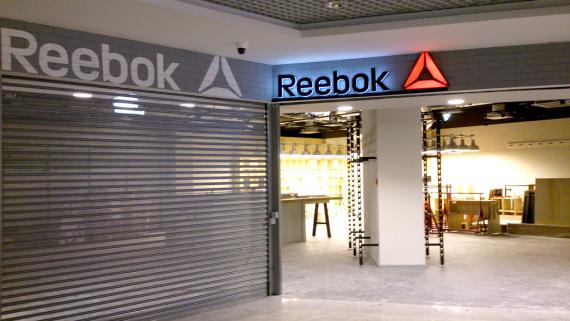 Объемные световые буквы Reebok. Томск